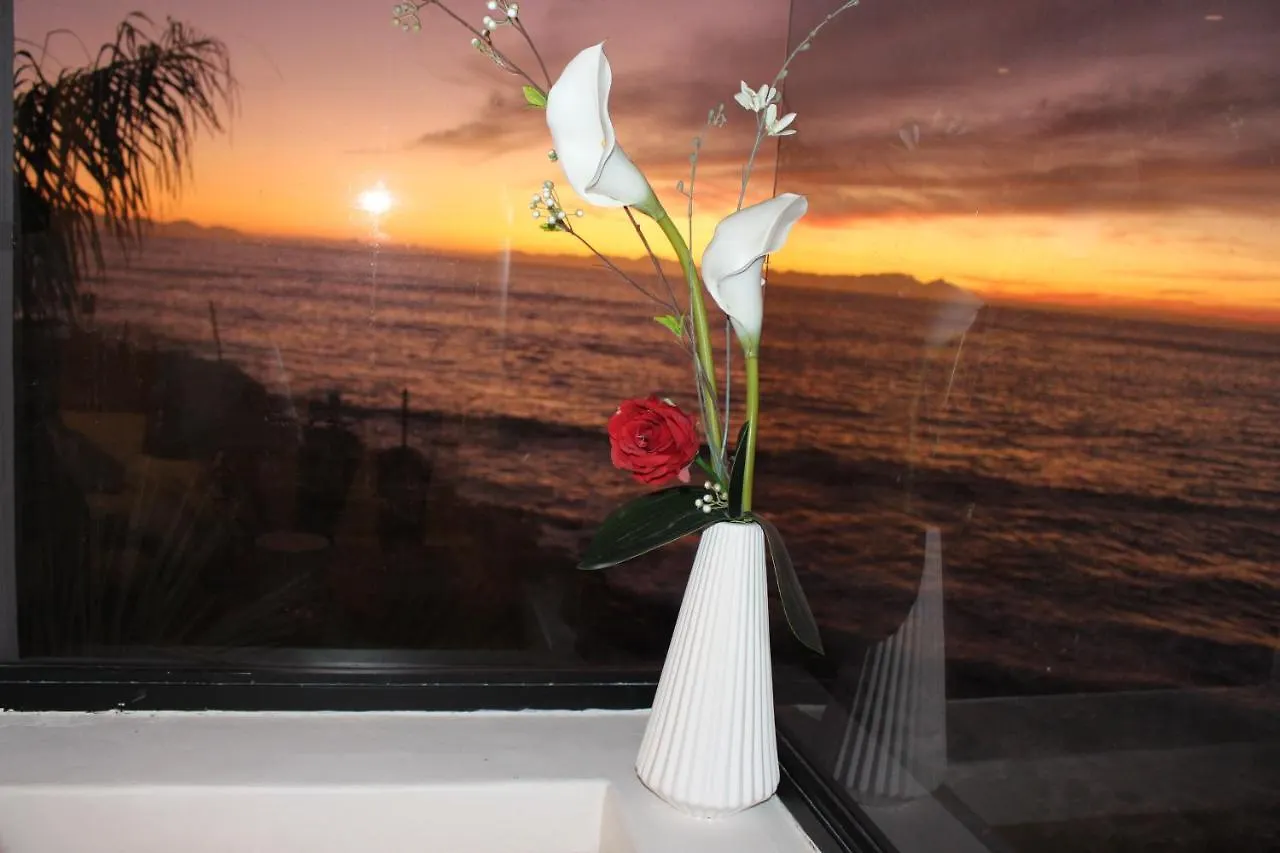 185 On Beach Boutique Suites Gordons Bay 0*,