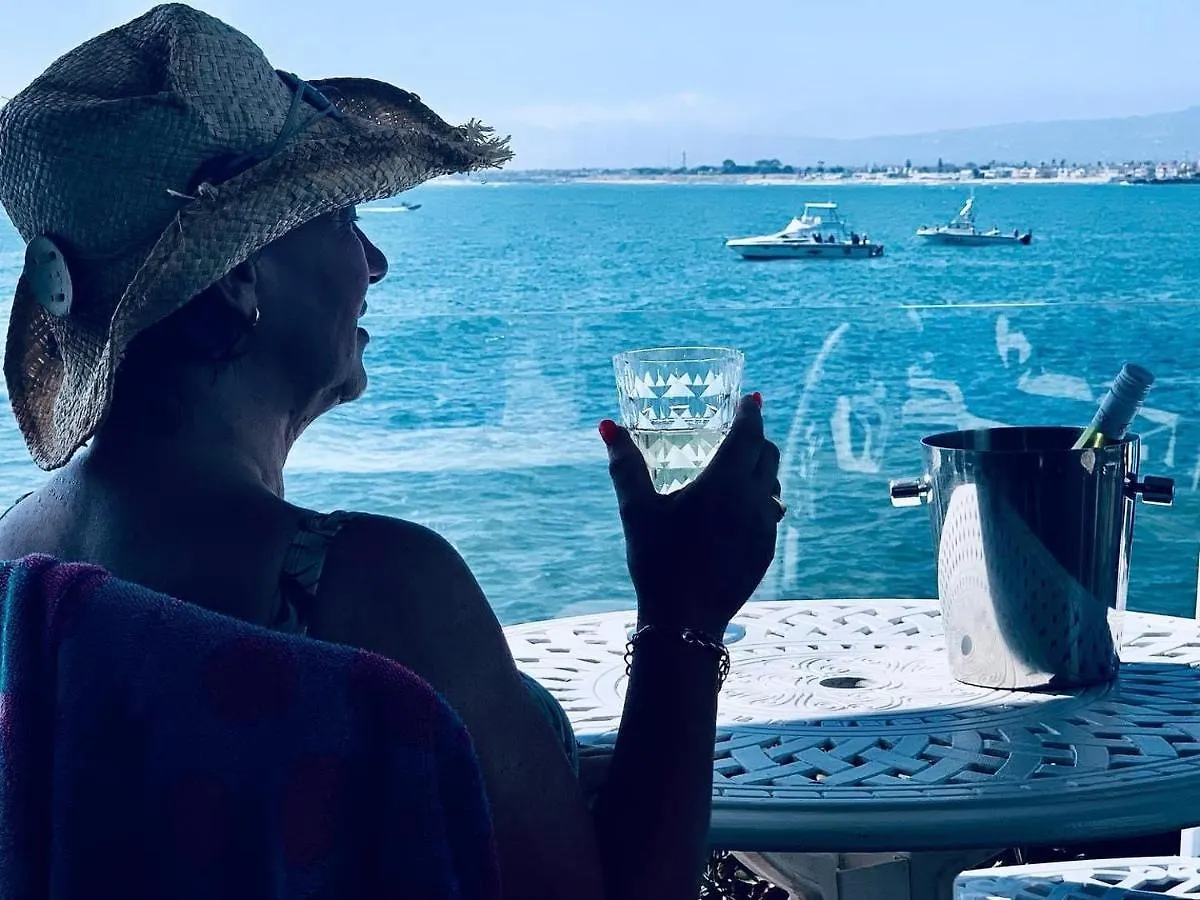 185 On Beach Boutique Suites Gordons Bay 0*,  South Africa