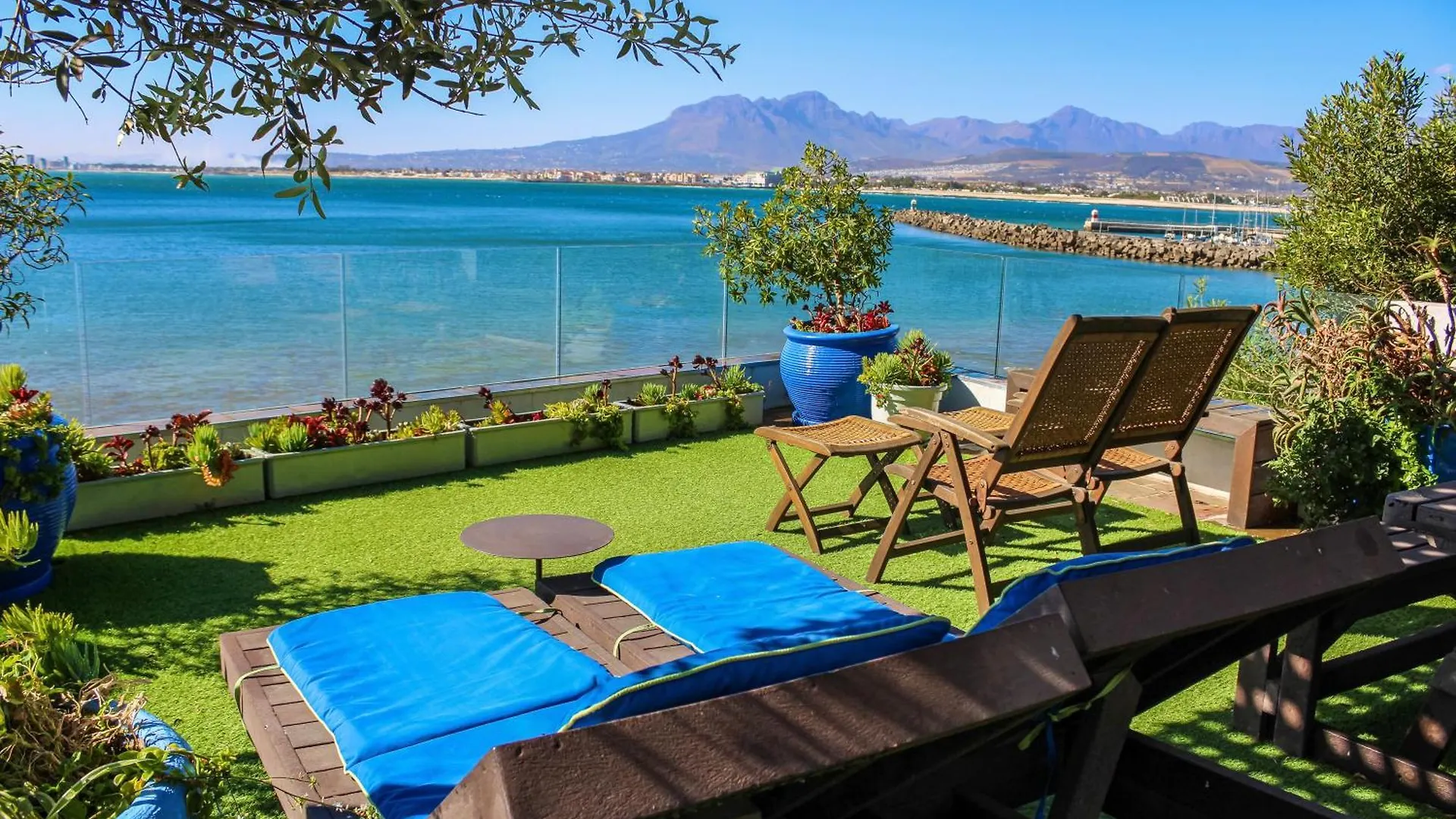 185 On Beach Boutique Suites Gordons Bay 0*,